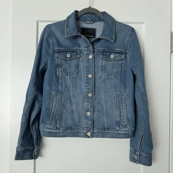Banana Republic Classic Blue Denim Jacket - Picture 2 of 8